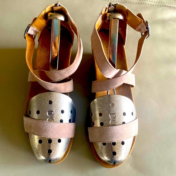 LUCKY BRAND |‎  Karston Wedge Beige Suede Sandal | Size 8.5/39 - Picture 5 of 14